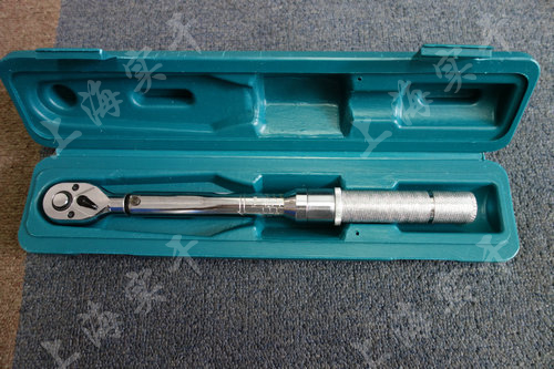 预置扭矩扳手